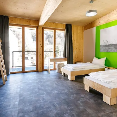 Jugendherberge Burghausen 호스텔 *