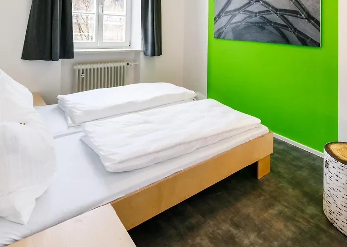Hostal Jugendherberge Burghausen *